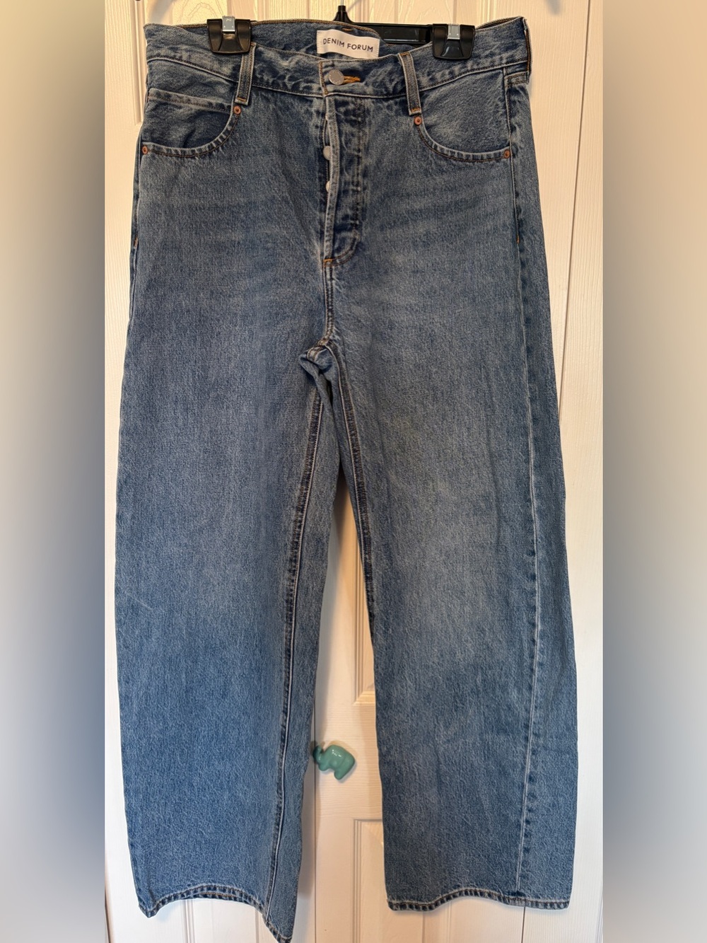 Aritzia Denim Forum The ‘90s Lo-Rise Barrel Medium Indigo Wash Size 28